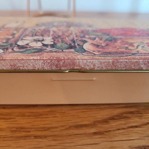 Vintage Tin Box Company 1983 Tin Country Farmhouse Apple Candles Cinnamon - Picture 9 of 11